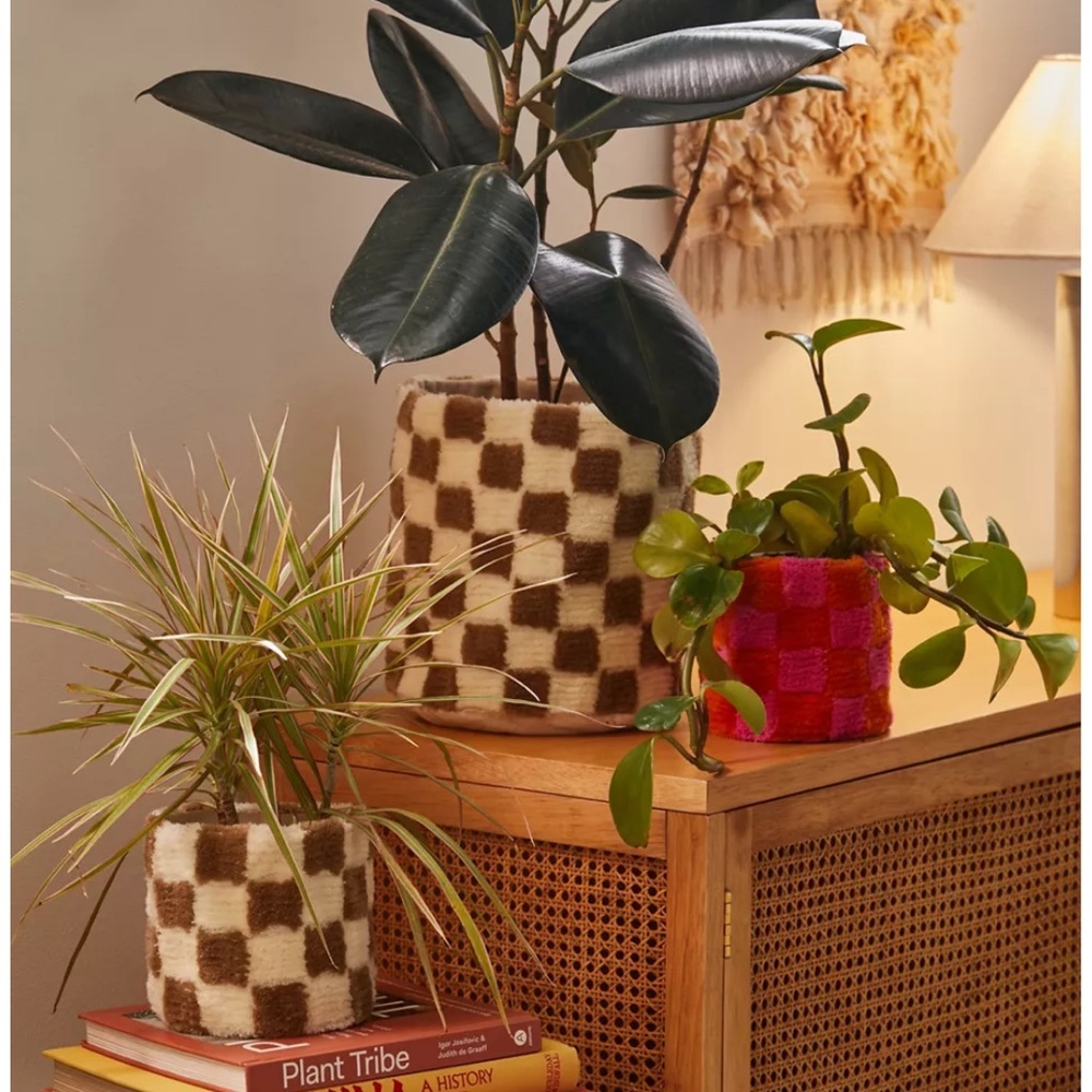 NWT Urban Outfitters Checkerboard Tufted Planter Cover - Picture 3 of 10